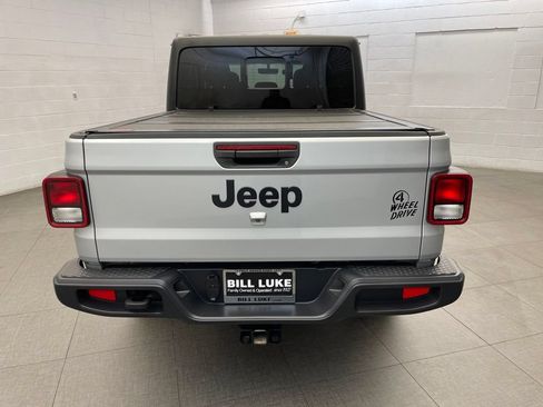 Certified 2023 Jeep Gladiator Sport AWD/4WD image 10