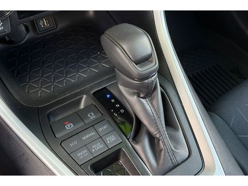Certified 2025 Toyota RAV4 XLE AWD/4WD image 24