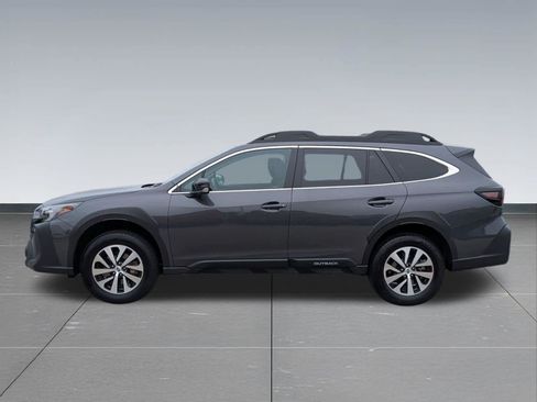 Used 2024 Subaru Outback Premium AWD/4WD image 3