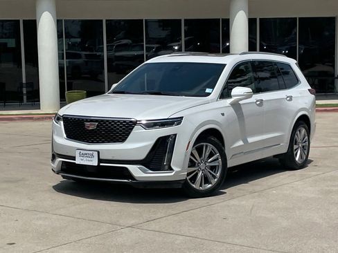 Used 2024 Cadillac XT6 Premium Luxury w/ Technology Package FWD image 12