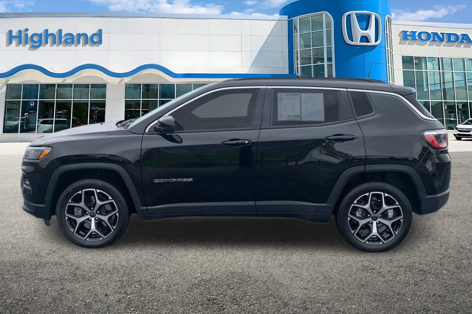 Used 2025 Jeep Compass Limited AWD/4WD image 2