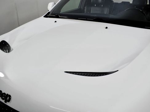 Used 2019 Jeep Grand Cherokee SRT image 21