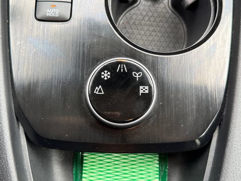Used 2025 Nissan Rogue SV AWD/4WD image 46