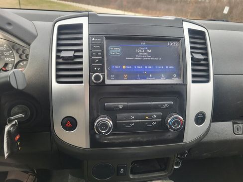 Used 2019 Nissan Frontier SV image 16