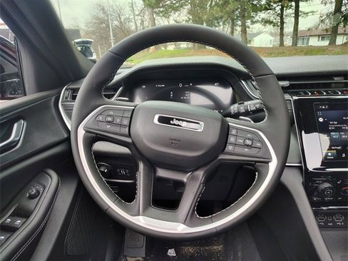 New 2025 Jeep Grand Cherokee Altitude w/ Trailer Tow Package image 16