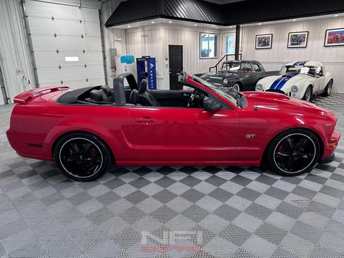Used 2006 Ford Mustang GT Premium RWD image 12