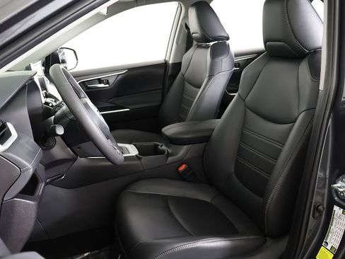 Used 2025 Toyota RAV4 XLE Premium w/ Weather Package FWD image 31