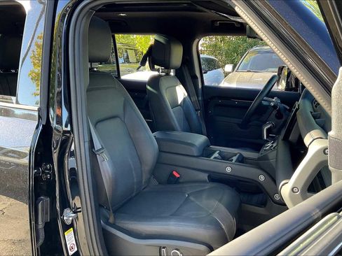 Used 2025 Land Rover Defender 130 S image 10