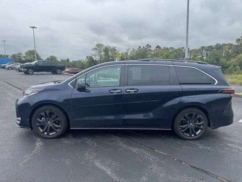 Used 2023 Toyota Sienna XSE w/ XSE Plus Package FWD image 5