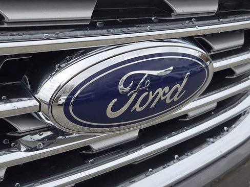 Used 2022 Ford Edge Titanium image 4