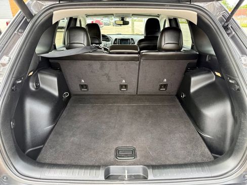 Used 2019 Jeep Cherokee Limited AWD/4WD image 19
