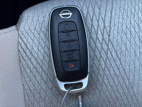 Used 2025 Nissan Rogue SV FWD image 28