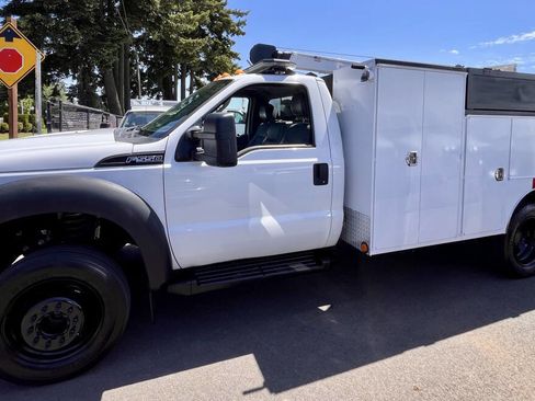 Used 2014 Ford F550 2WD Regular Cab Super Duty image 6