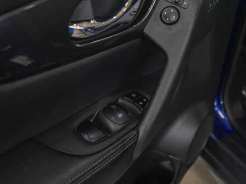 Used 2019 Nissan Rogue SV w/ Premium Package AWD/4WD image 21