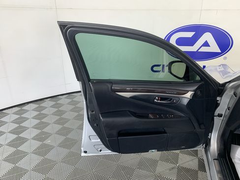 Used 2014 Lexus LS 460 w/ Comfort Package RWD image 13