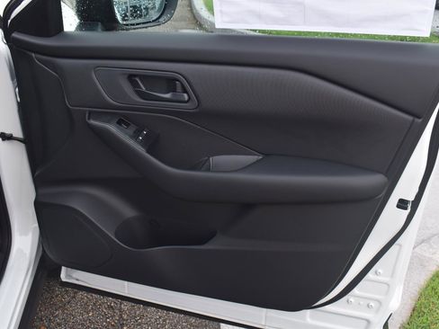 Used 2026 Nissan Rogue S FWD image 55