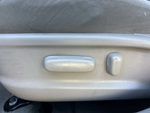 Used 2011 Toyota Camry LE image 19