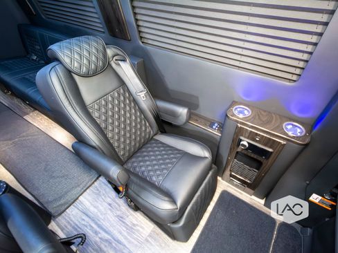 Used 2025 Mercedes-Benz Sprinter 3500 image 9