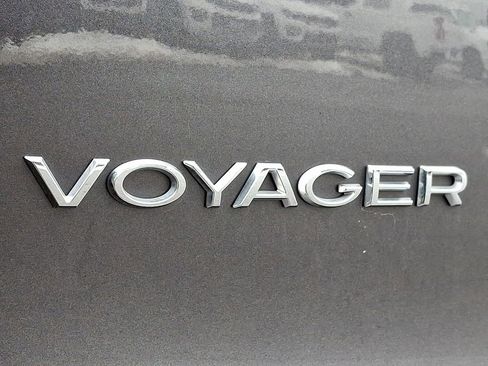 Used 2023 Chrysler Voyager LX image 32