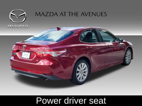 Used 2020 Toyota Camry LE FWD image 5
