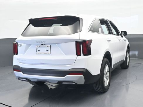 Used 2025 Kia Sorento LX FWD image 5