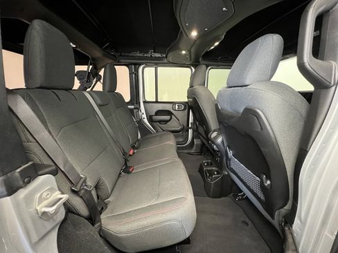 Used 2024 Jeep Wrangler Unlimited Rubicon w/ XTREMEE 35" Tire Package image 8