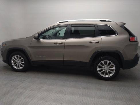 Used 2019 Jeep Cherokee Latitude w/ Cold Weather Group FWD image 3