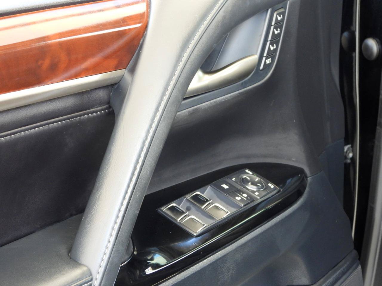 Used 2016 Lexus LX 570 4WD image 81