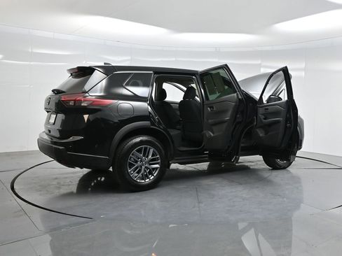 Used 2024 Nissan Rogue S image 5