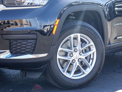Used 2021 Jeep Grand Cherokee L Laredo w/ Luxury Tech Group I AWD/4WD image 3