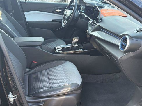 Used 2024 Chevrolet Trax LT w/ Driver Confidence Package FWD image 18