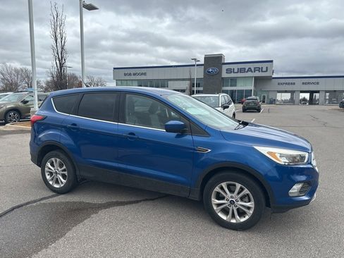 Used 2019 Ford Escape SE image 1