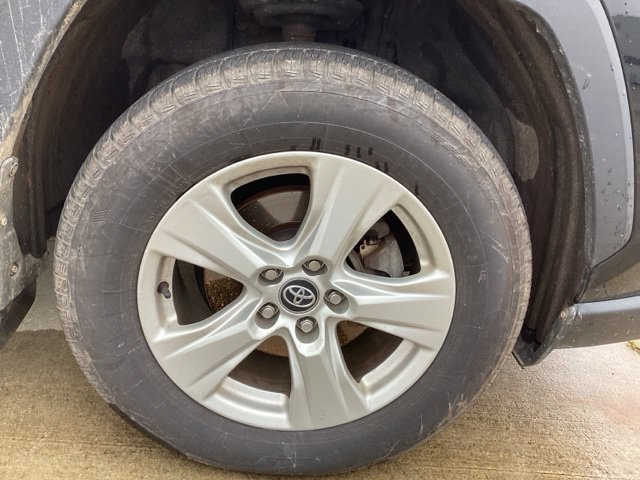 Used 2020 Toyota RAV4 XLE w/ Convenience Package AWD/4WD image 9
