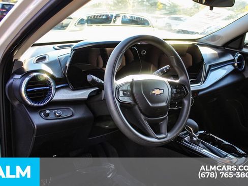 Used 2025 Chevrolet Trax LT FWD image 22