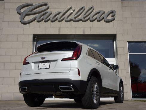 Used 2024 Cadillac XT4 Premium Luxury image 4