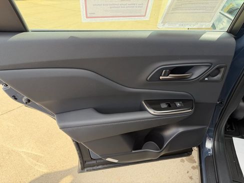 Certified 2025 Toyota Crown Signia image 26