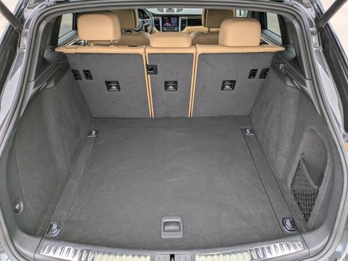 Used 2018 Porsche Macan image 18