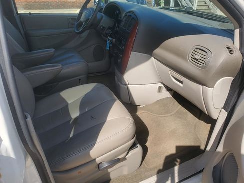 Used 2006 Chrysler Town & Country Limited w/ Popular Equipment Group I image 5