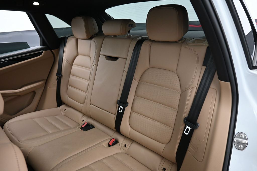 Certified 2024 Porsche Macan S AWD/4WD image 23