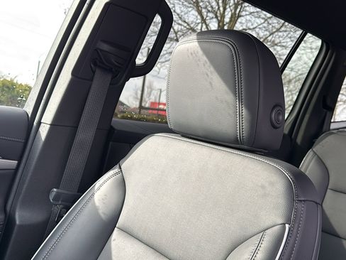 Used 2025 Buick Enclave Preferred image 24