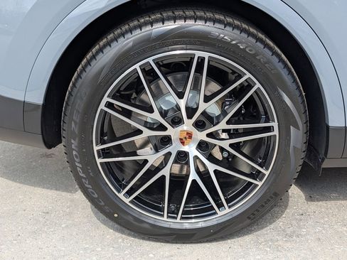 New 2026 Porsche Cayenne AWD/4WD image 33
