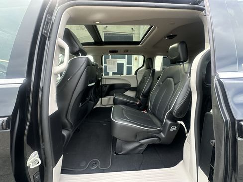 Used 2023 Chrysler Pacifica Limited w/ Uconnect Theater Family Group AWD/4WD image 42