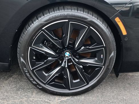 Used 2023 BMW 740i w/ Executive Package RWD image 8