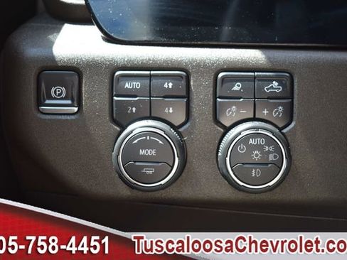 Used 2025 Chevrolet Silverado 1500 LTZ AWD/4WD image 41