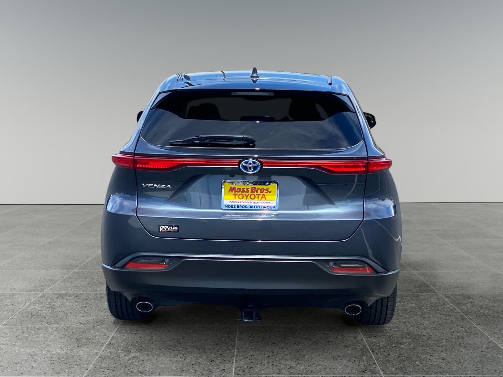 Used 2024 Toyota Venza LE AWD/4WD image 4
