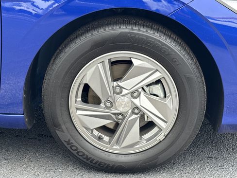 Used 2025 Hyundai Elantra SE FWD image 13