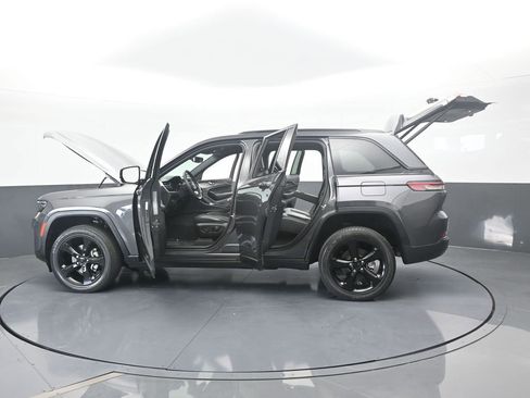 Used 2023 Jeep Grand Cherokee Altitude image 78