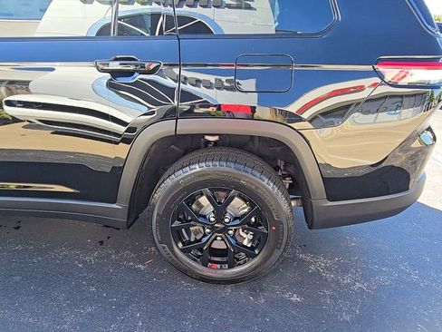 New 2025 Jeep Grand Cherokee L Altitude image 12