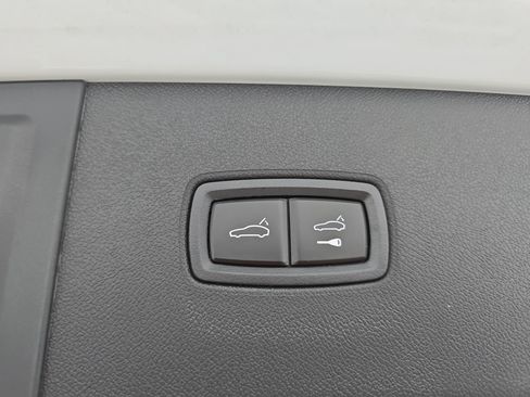 Used 2025 Porsche Cayenne AWD/4WD image 13