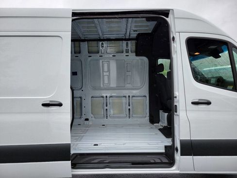 Used 2023 Mercedes-Benz Sprinter 2500 w/ Acoustic Package image 17